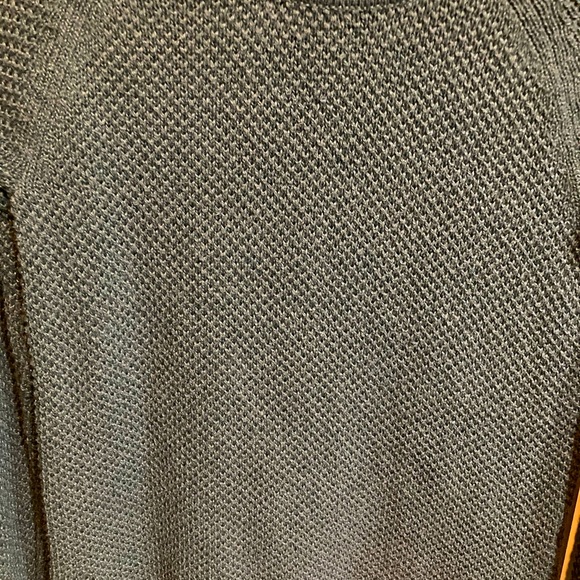 Old navy size small it's greenish gray color it has small splits on side - Picture 8 of 8